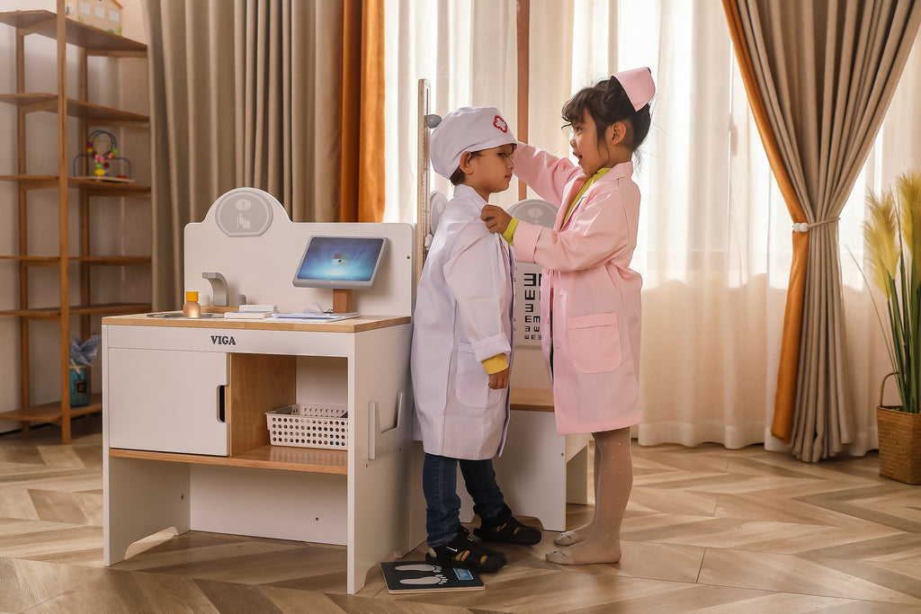 Viga Deluxe 360¡ã Wooden Medical Center - All-in-One Kids' Hospital Play Station