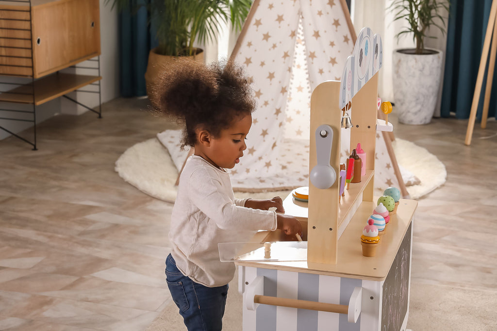 Viga Deluxe Wooden Ice Cream Cart - 40+ Piece Magnetic Pretend Play Set