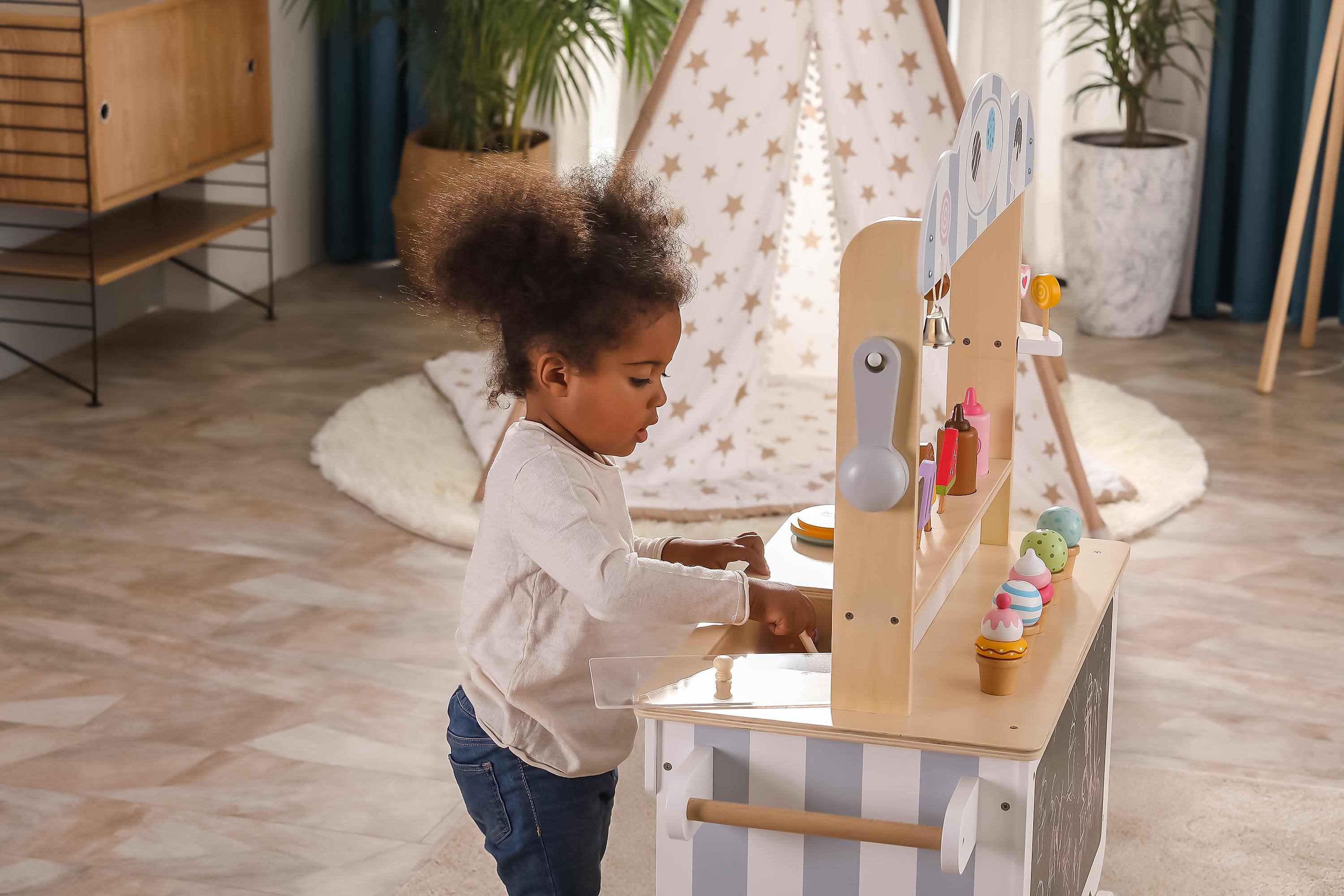 Viga Deluxe Wooden Ice Cream Cart - 40+ Piece Magnetic Pretend Play Set
